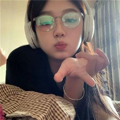 32颗药丸：我姐姐的自杀 封面